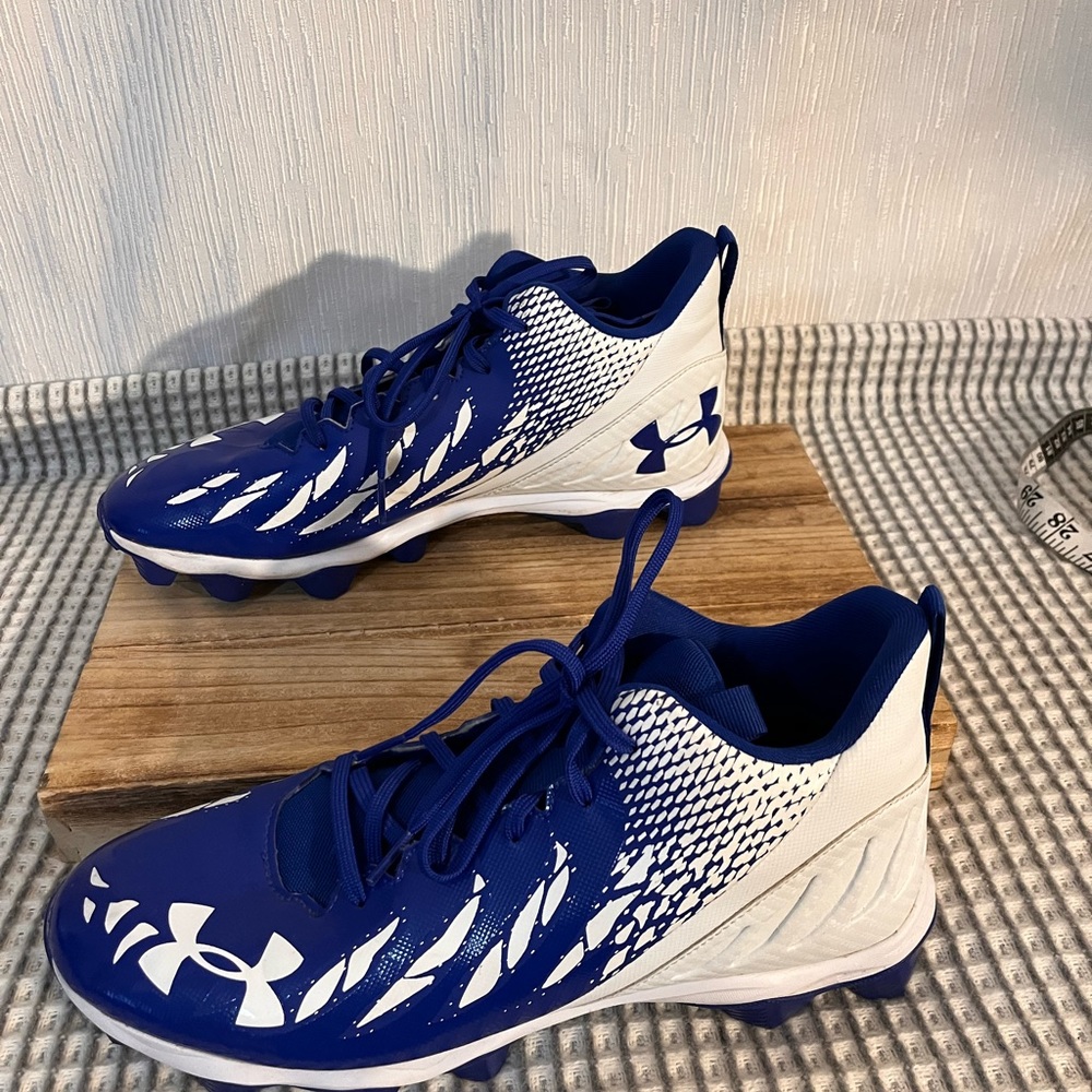 under armour spotlight cleats red